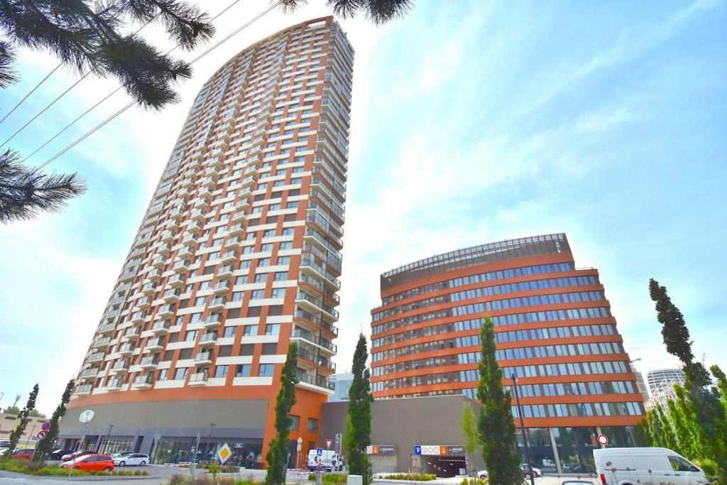 Апартаменты Downtown Charm With Free Parking Spot Братислава Экстерьер фото